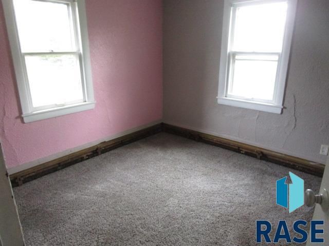 402 E 11th Ave Avenue, Mitchell, SD 57301