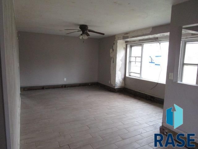 402 E 11th Ave Avenue, Mitchell, SD 57301