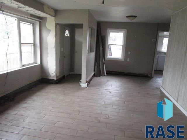 402 E 11th Ave Avenue, Mitchell, SD 57301
