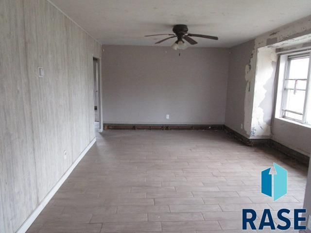 402 E 11th Ave Avenue, Mitchell, SD 57301