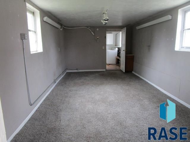 402 E 11th Ave Avenue, Mitchell, SD 57301