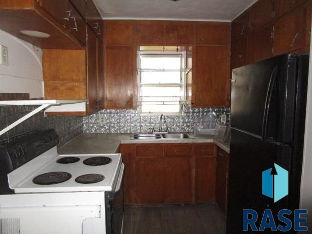 402 E 11th Ave Avenue, Mitchell, SD 57301