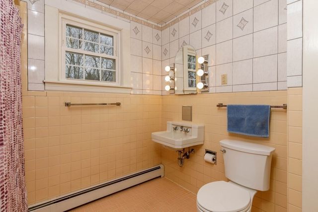 225 Wallingford Avenue, Athol, MA 01331