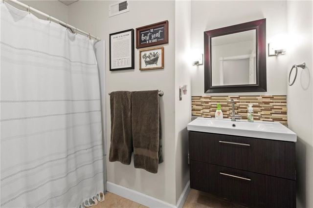 731 River Drive, Kansas City, KS 66111