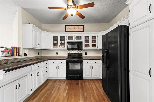 731 River Drive, Kansas City, KS 66111