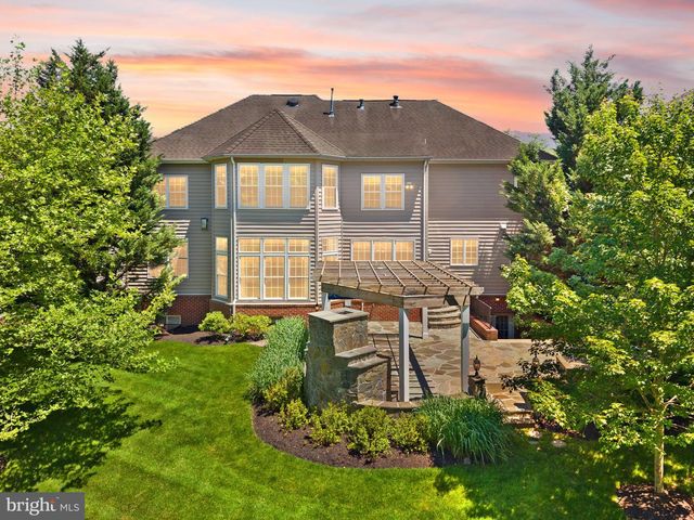 43916 RIVERPOINT DR, Leesburg, VA 20176