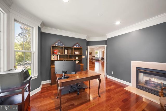 43916 RIVERPOINT DR, Leesburg, VA 20176