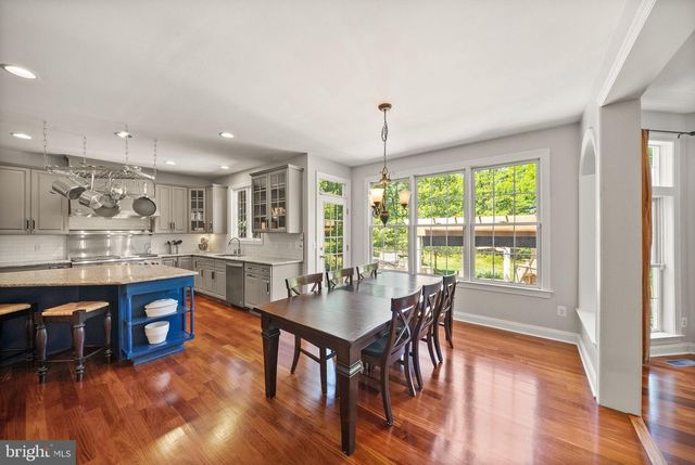 43916 RIVERPOINT DR, Leesburg, VA 20176