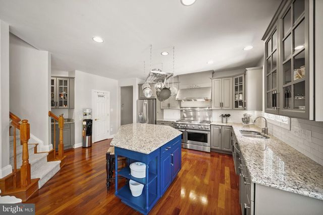 43916 RIVERPOINT DR, Leesburg, VA 20176
