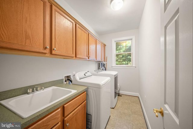 43916 RIVERPOINT DR, Leesburg, VA 20176