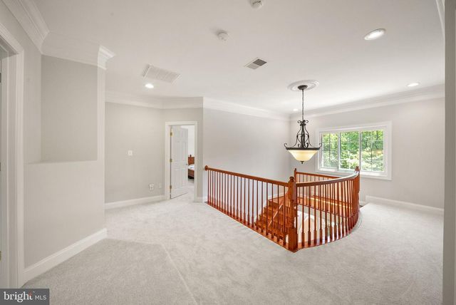 43916 RIVERPOINT DR, Leesburg, VA 20176