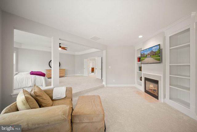 43916 RIVERPOINT DR, Leesburg, VA 20176