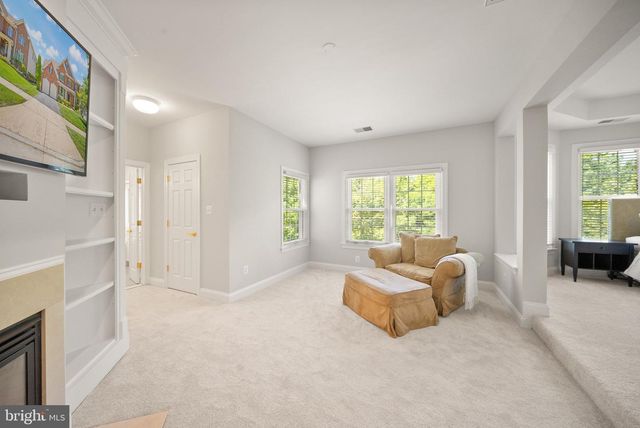 43916 RIVERPOINT DR, Leesburg, VA 20176