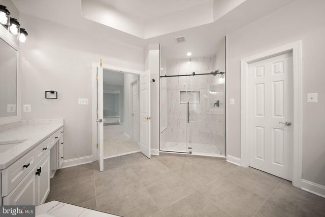 43916 RIVERPOINT DR, Leesburg, VA 20176