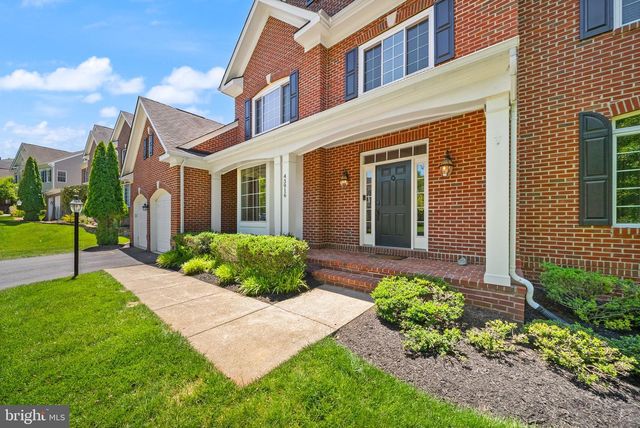 43916 RIVERPOINT DR, Leesburg, VA 20176