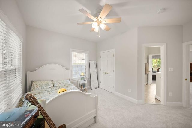 43916 RIVERPOINT DR, Leesburg, VA 20176
