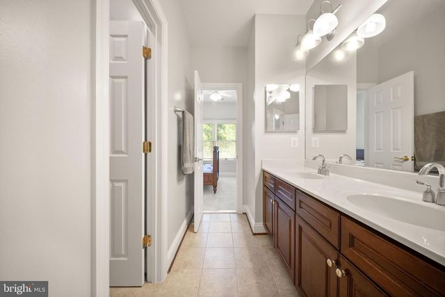 43916 RIVERPOINT DR, Leesburg, VA 20176