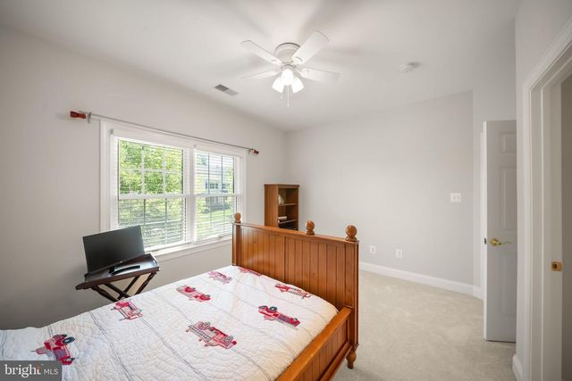 43916 RIVERPOINT DR, Leesburg, VA 20176