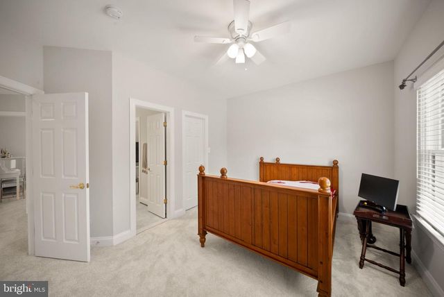 43916 RIVERPOINT DR, Leesburg, VA 20176