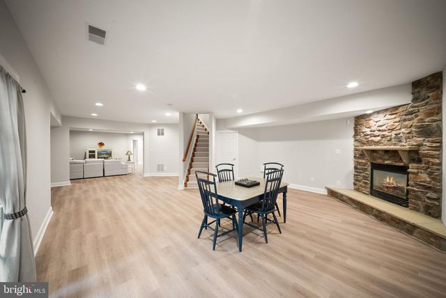 43916 RIVERPOINT DR, Leesburg, VA 20176