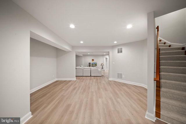 43916 RIVERPOINT DR, Leesburg, VA 20176