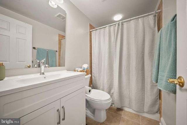 43916 RIVERPOINT DR, Leesburg, VA 20176