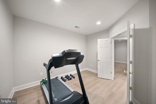 43916 RIVERPOINT DR, Leesburg, VA 20176