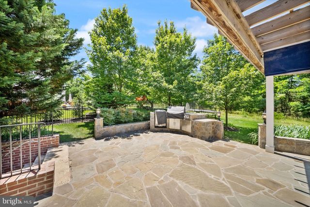 43916 RIVERPOINT DR, Leesburg, VA 20176