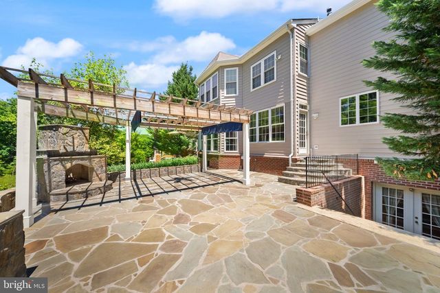 43916 RIVERPOINT DR, Leesburg, VA 20176