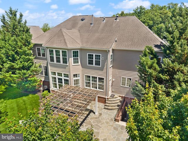 43916 RIVERPOINT DR, Leesburg, VA 20176