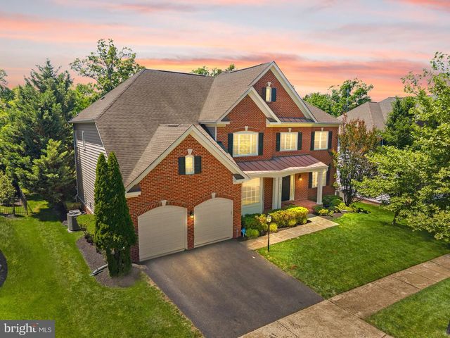 43916 RIVERPOINT DR, Leesburg, VA 20176