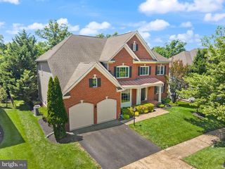 43916 RIVERPOINT DR, Leesburg, VA 20176