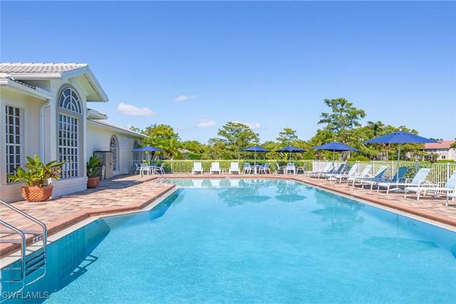 700 Saratoga CIR B-101, Naples, FL 34104