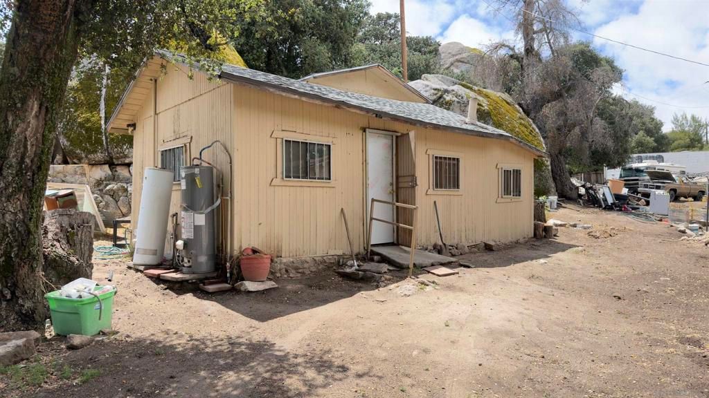 Image 4 of property listing at 37769 Royal Dr., Boulevard, CA 91905