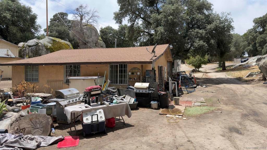 Image 5 of property listing at 37769 Royal Dr., Boulevard, CA 91905