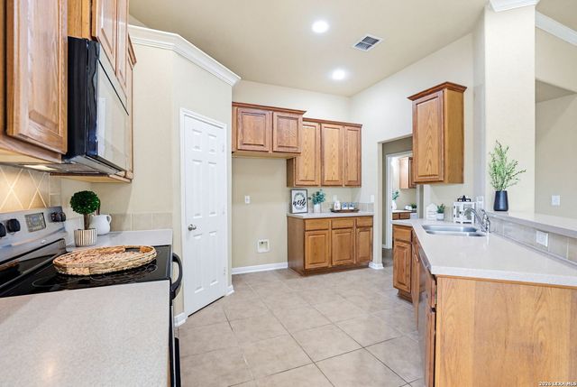 196 Bison Ln, Cibolo, TX 78108