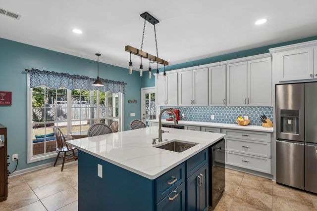 733 Ginglis Way, Mount Pleasant, SC 29464