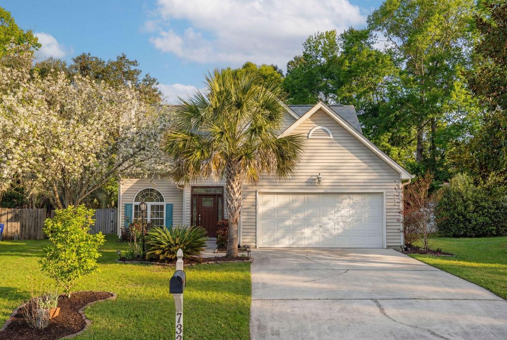 733 Ginglis Way, Mount Pleasant, SC 29464