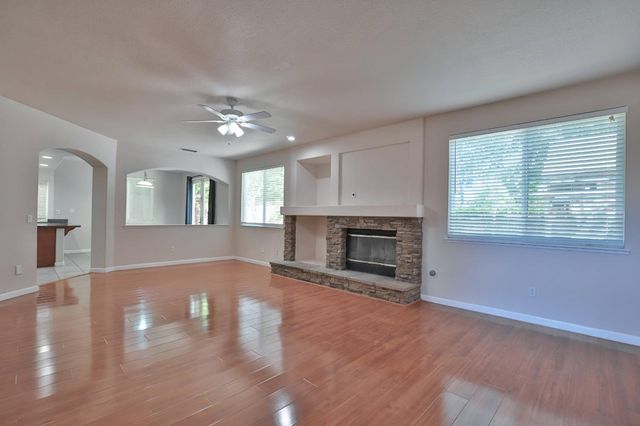 3373 Marina Cove Cir, Elk Grove, CA 95758