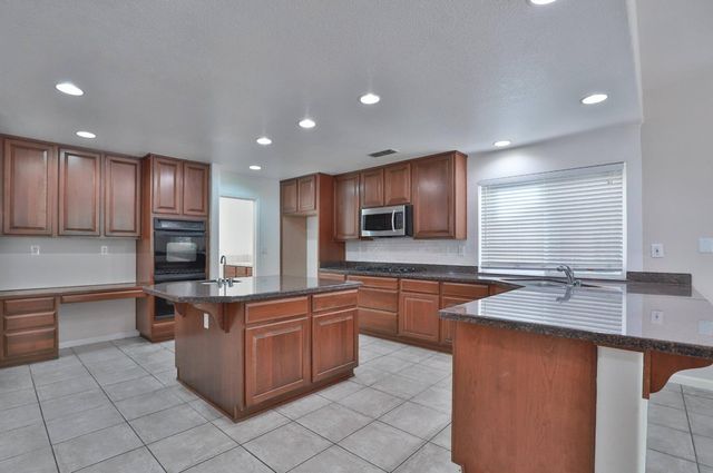 3373 Marina Cove Cir, Elk Grove, CA 95758