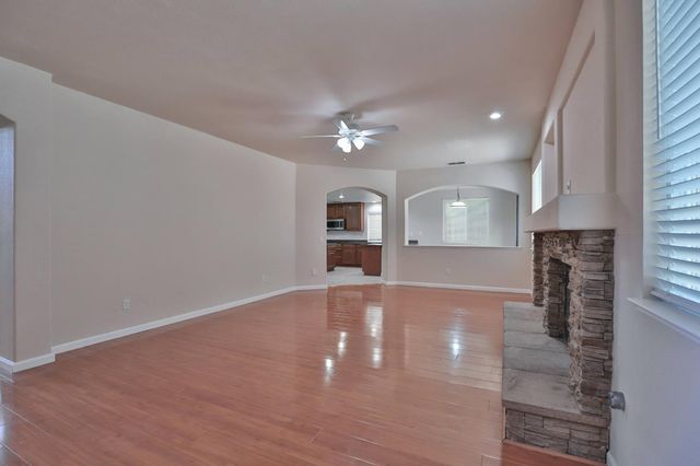 3373 Marina Cove Cir, Elk Grove, CA 95758