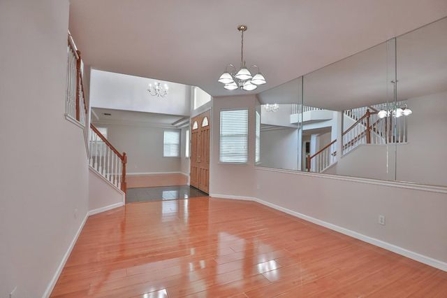 3373 Marina Cove Cir, Elk Grove, CA 95758