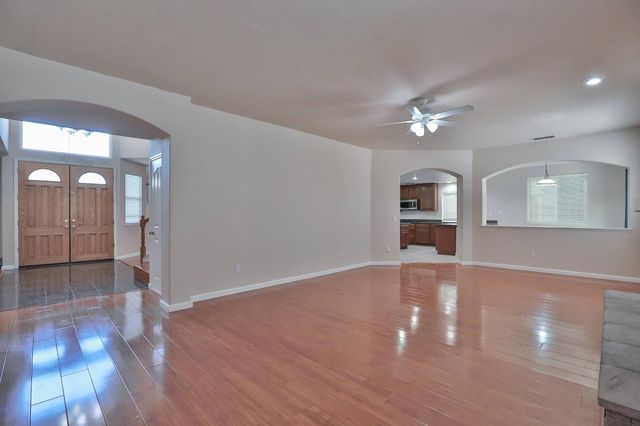 3373 Marina Cove Cir, Elk Grove, CA 95758