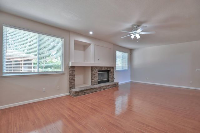 3373 Marina Cove Cir, Elk Grove, CA 95758