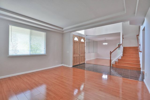 3373 Marina Cove Cir, Elk Grove, CA 95758