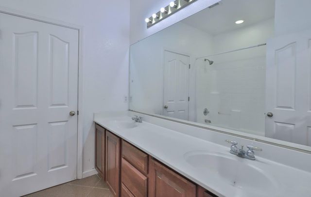 3373 Marina Cove Cir, Elk Grove, CA 95758