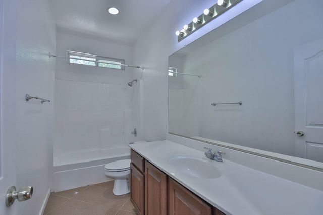 3373 Marina Cove Cir, Elk Grove, CA 95758