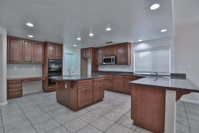 3373 Marina Cove Cir, Elk Grove, CA 95758