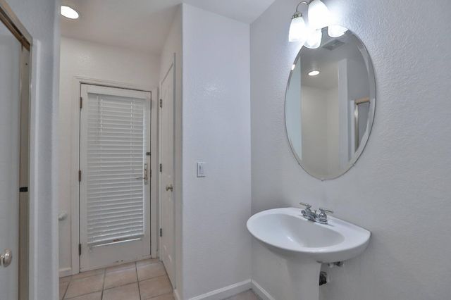 3373 Marina Cove Cir, Elk Grove, CA 95758