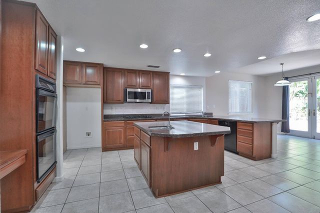 3373 Marina Cove Cir, Elk Grove, CA 95758